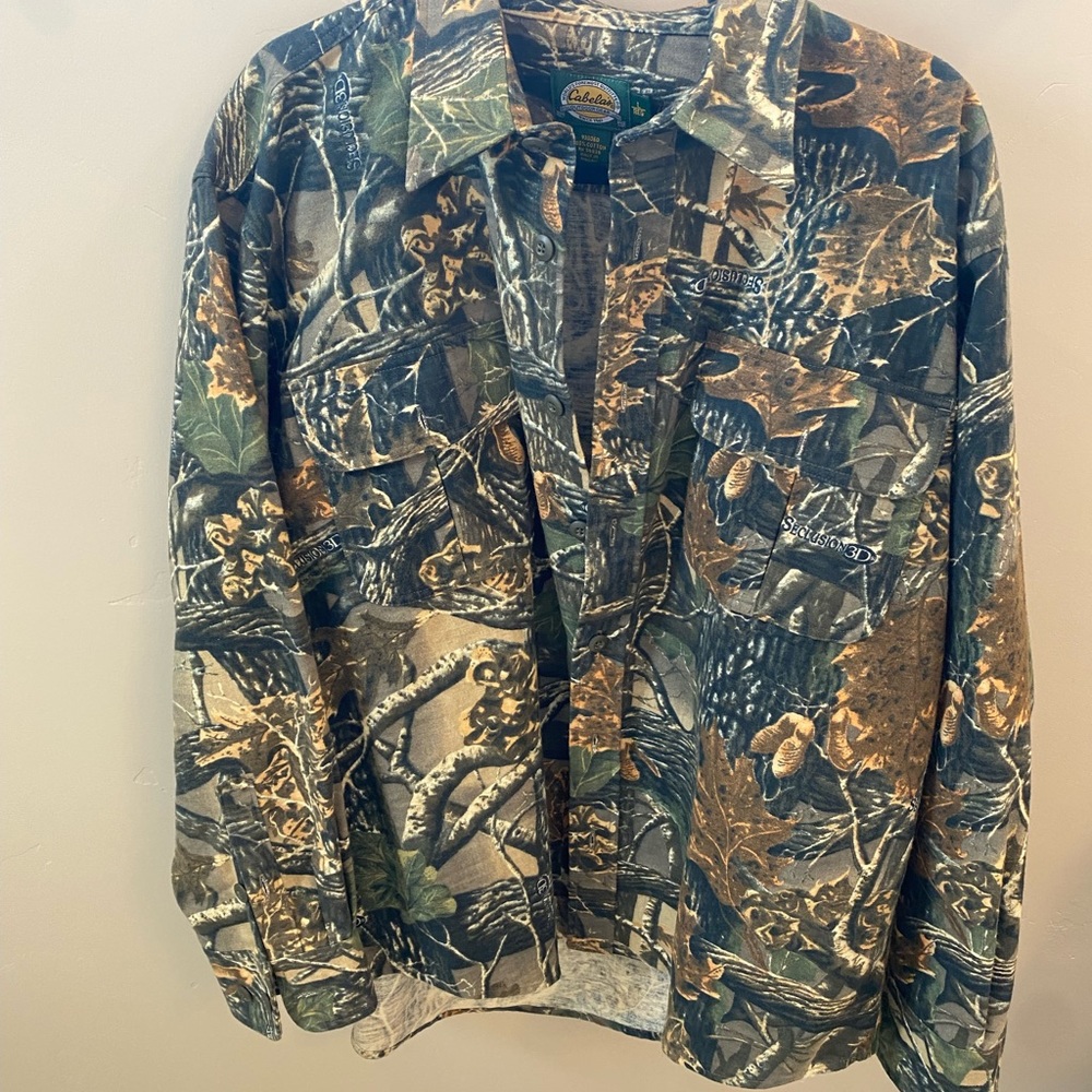 Men’s L Cabela’s camo shirt